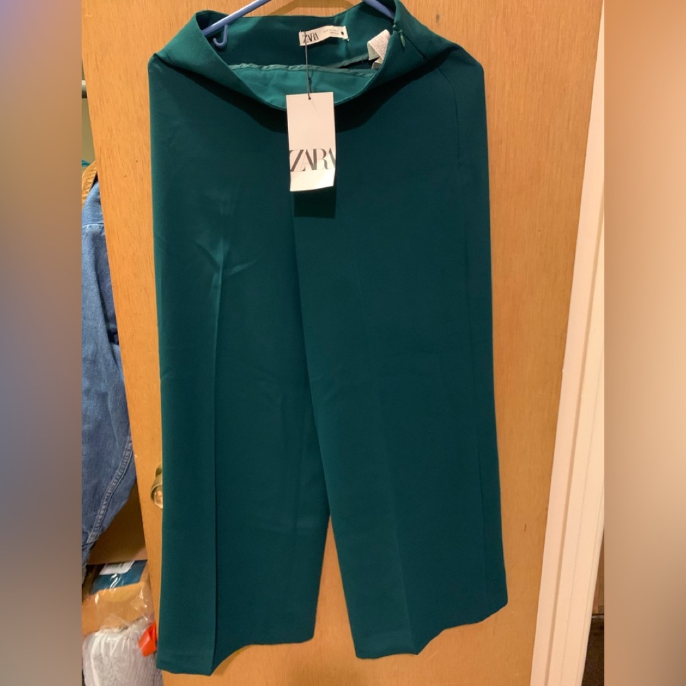 ZARA. Wide leg pants